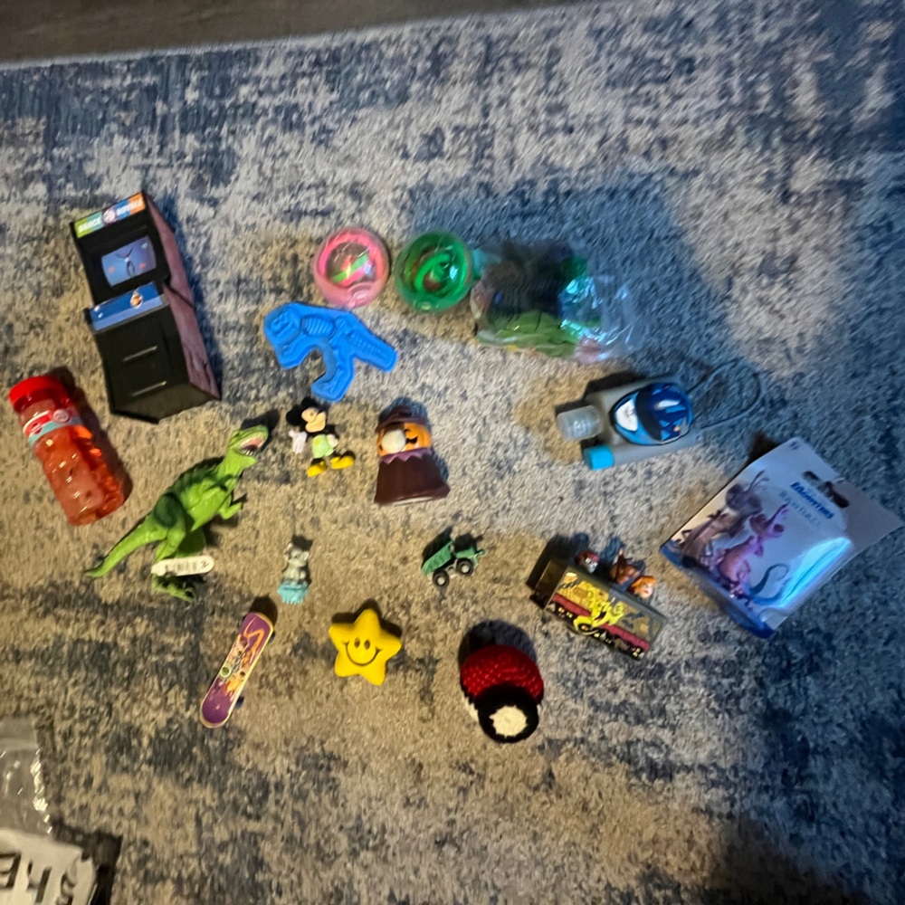 Mixed lot of small toys